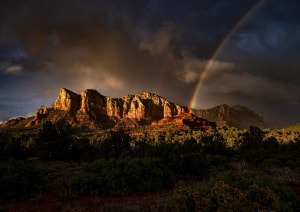 Радуга выглядывающая из-под гор.